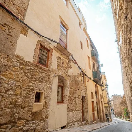 1 En La Muralla Romana Junto A La Catedral