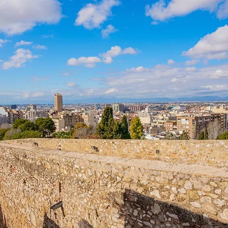 1 En La Muralla Romana Junto A La Catedral * Tarragona