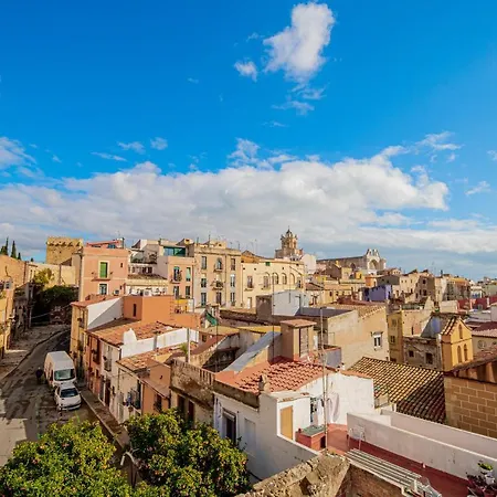 1 En La Muralla Romana Junto A La Catedral * Tarragona