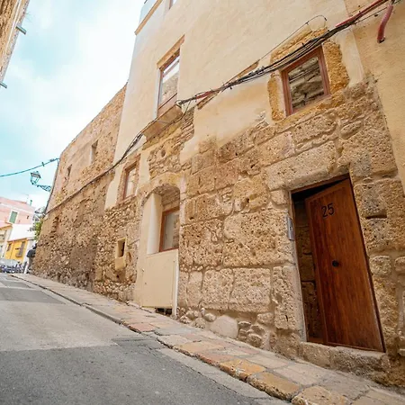 1 En La Muralla Romana Junto A La Catedral